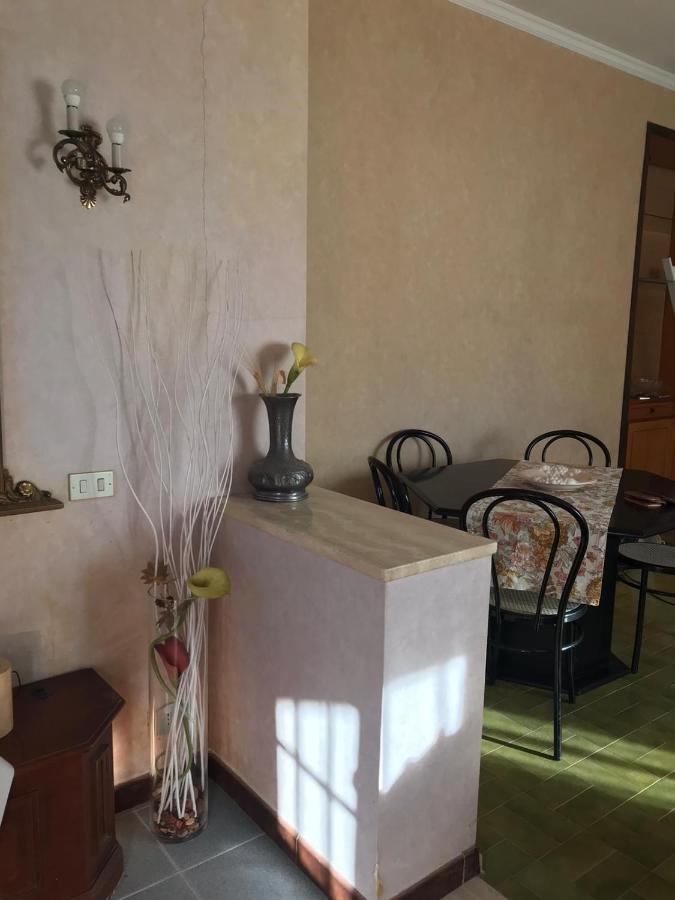 Villa immersa nel verde a Lanzo dʼIntelvi Esterno foto